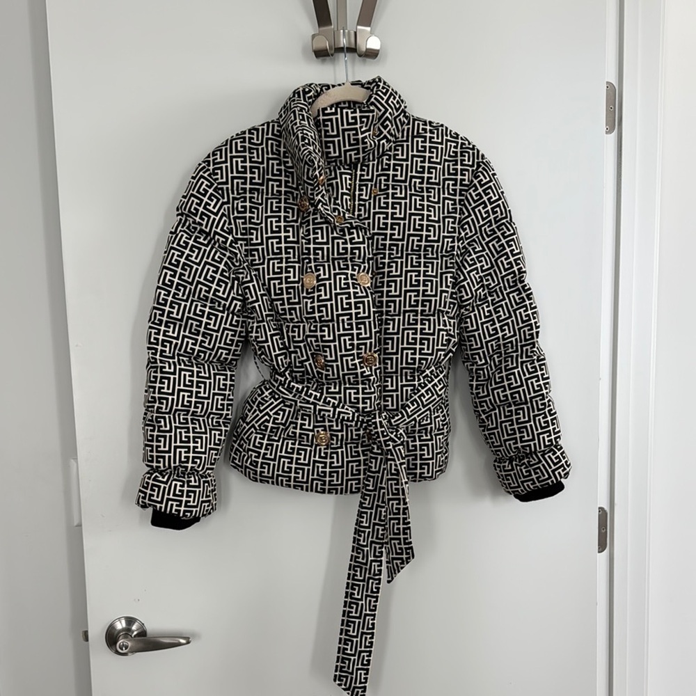 Stylish Black and White Patterned Women's Jacket